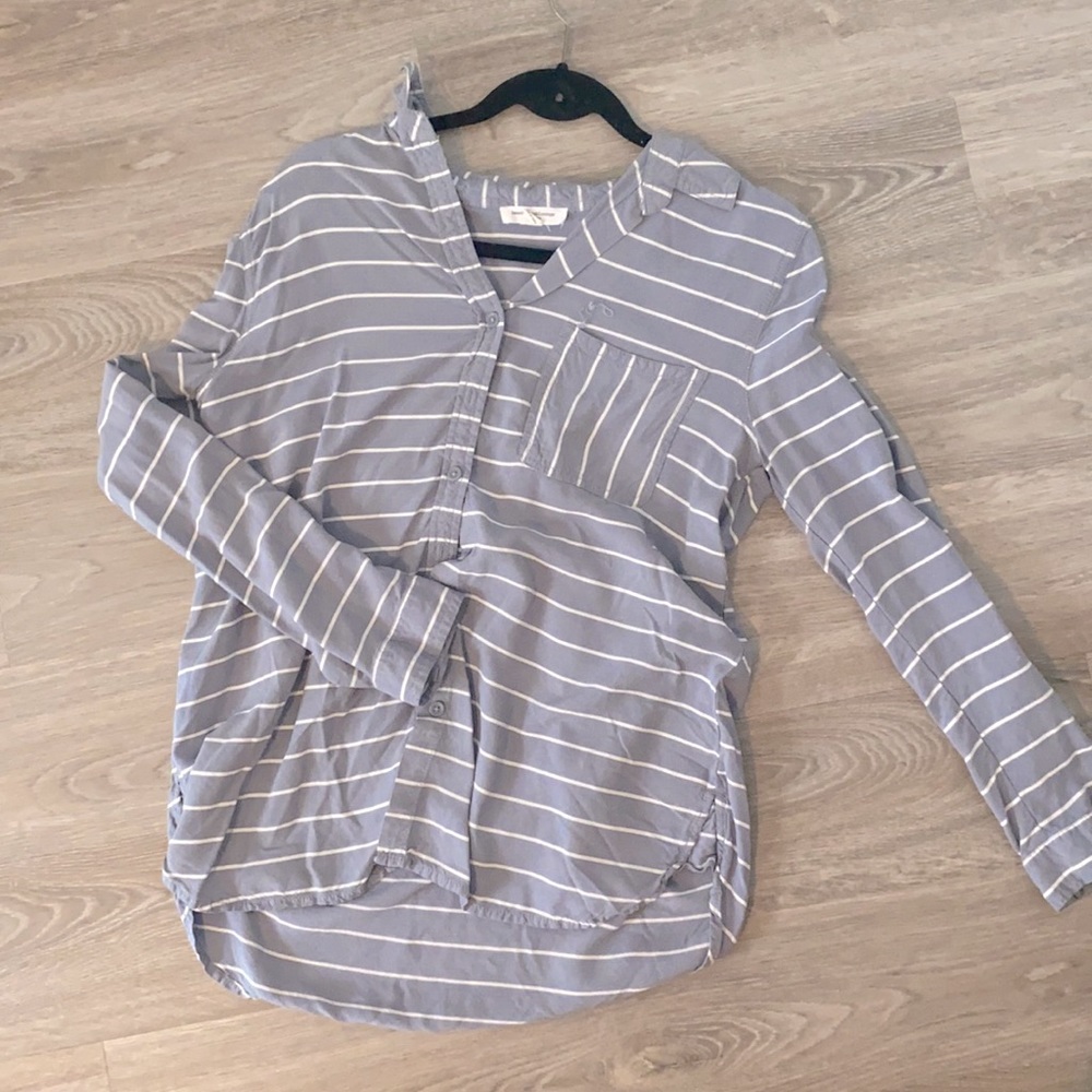 M oversized button down with a pocket